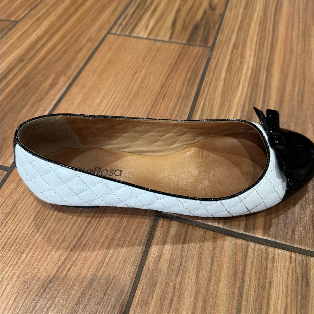 Pretty Flats - Picture 2 of 2